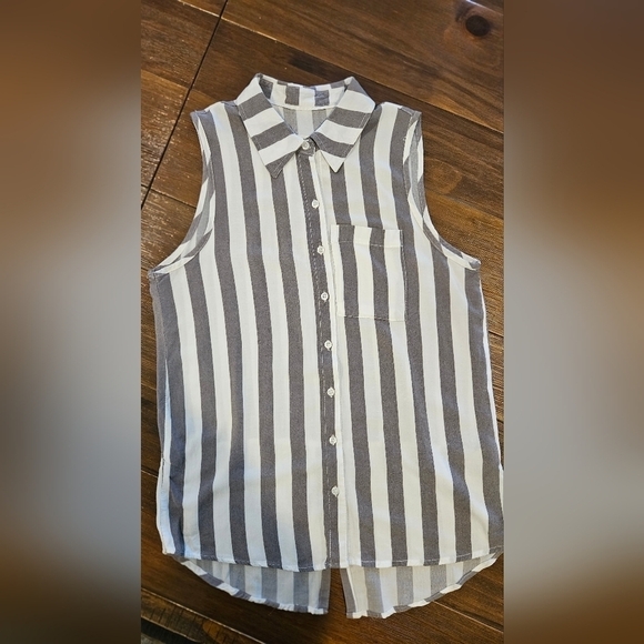 girl krazy Tops - GIRL CRAZY VINTAGE BOYFRIEND SLEEVELESS BUTTON-DOWN TOP SIZE SMALL